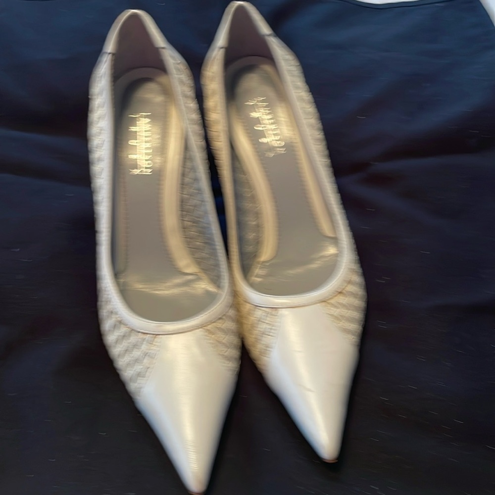 Beautiful Lambertson Truex white classic high heel pointy shoe size 39